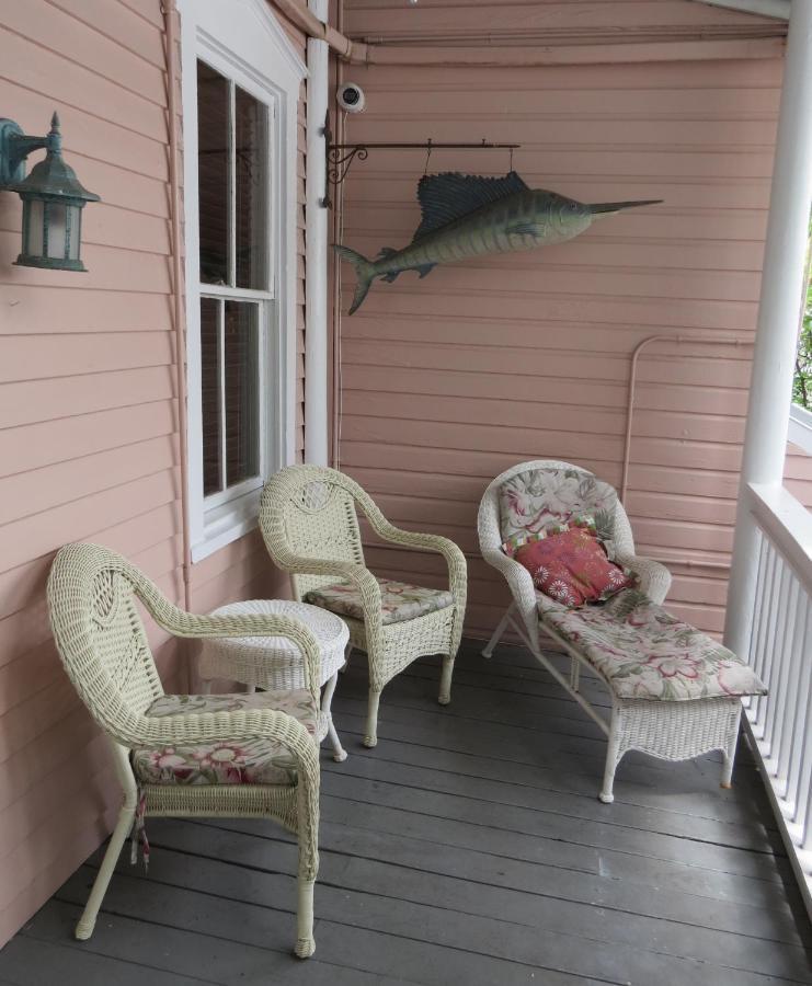 Queen Room with Sofa Bed ( Sailfish)
