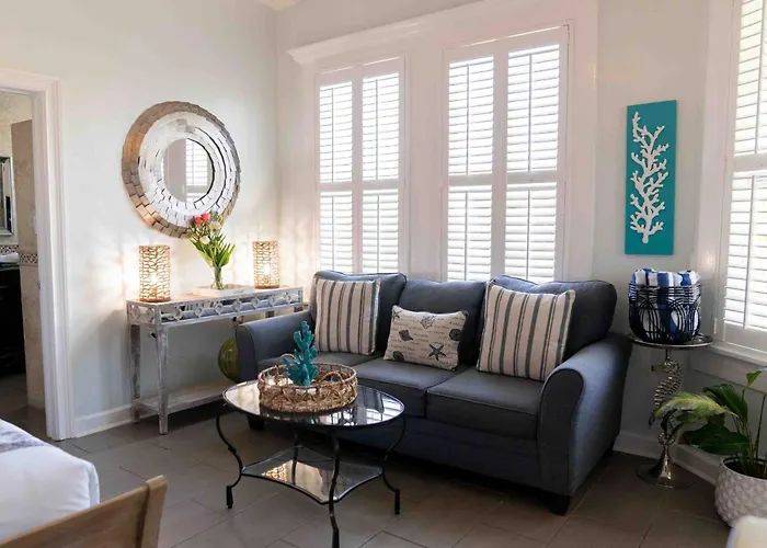 Southernmost Point Guest House & Garden Bar